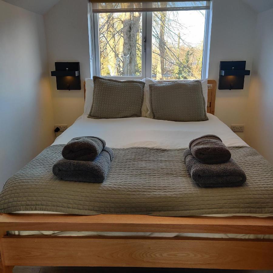 Delightful & Picturesque Modern Detached Apartment, Next To Chester Zoo, Near Park And Ride To City Centre エクステリア 写真