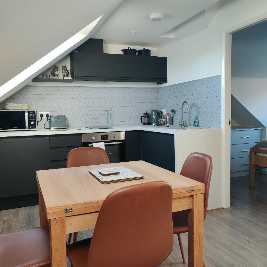 Delightful & Picturesque Modern Detached Apartment, Next To Chester Zoo, Near Park And Ride To City Centre エクステリア 写真