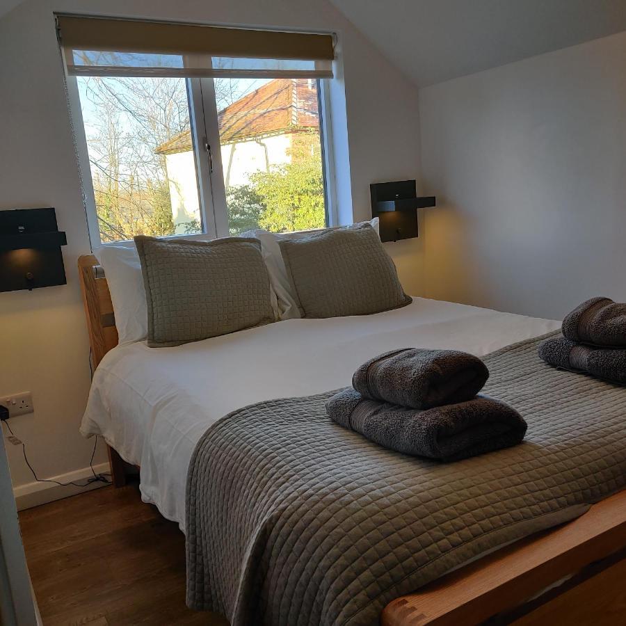 Delightful & Picturesque Modern Detached Apartment, Next To Chester Zoo, Near Park And Ride To City Centre エクステリア 写真