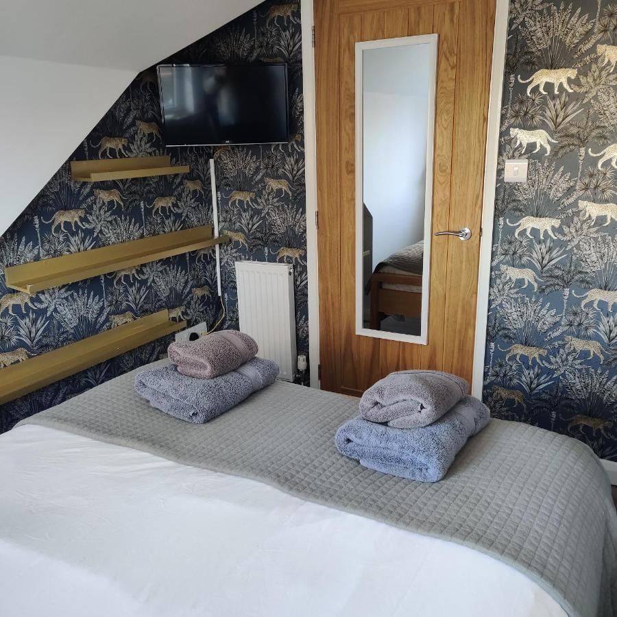 Delightful & Picturesque Modern Detached Apartment, Next To Chester Zoo, Near Park And Ride To City Centre エクステリア 写真