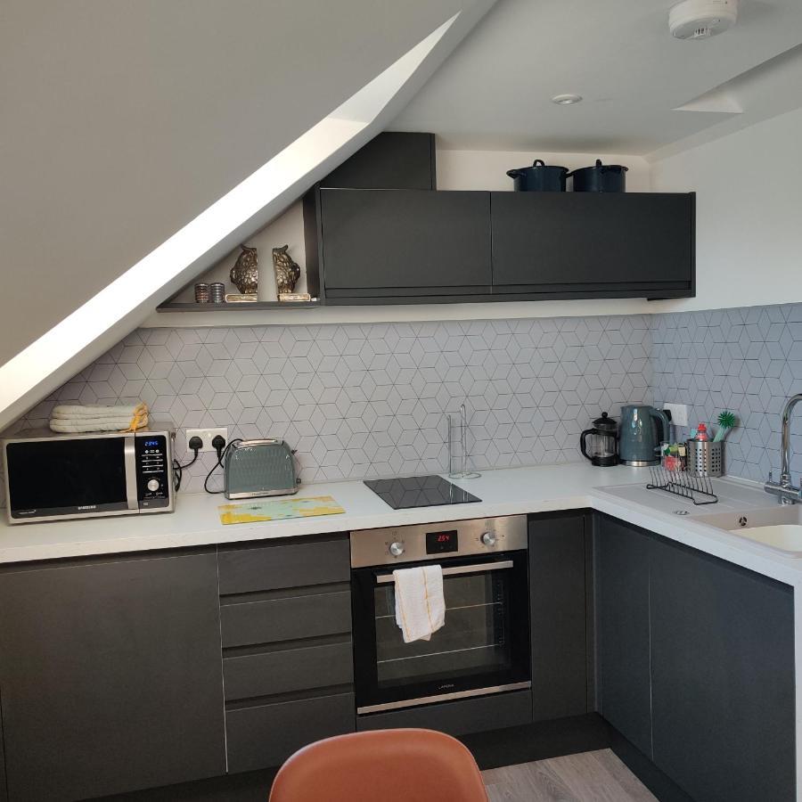 Delightful & Picturesque Modern Detached Apartment, Next To Chester Zoo, Near Park And Ride To City Centre エクステリア 写真